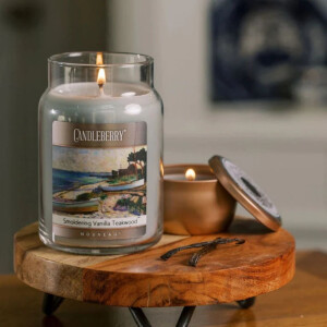 Smoldering Vanilla Teakwood™ Großes Glas 623g