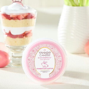 Strawberry Bunny Shortcake Scenterpiece™ Easy MeltCup