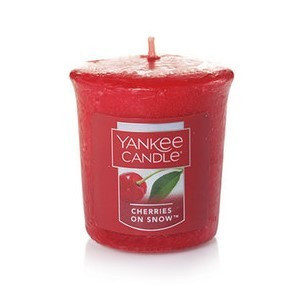 Yankee Candle® Cherries On Snow Votivkerze 49g